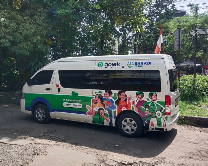 Branding Kendaraan Hasil Pekerjaan Tukang Branding Mobil Travel