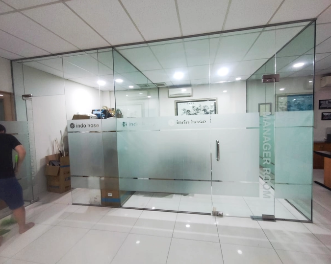 Stiker Kaca Sandblast Hasil Pekerjaan Tukang 05