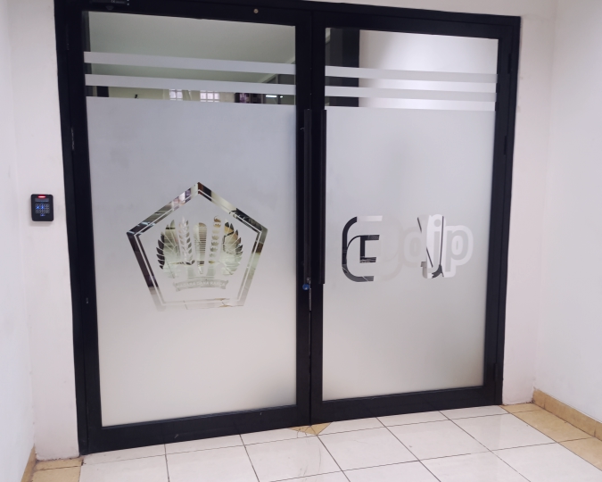 Stiker Kaca Sandblast Hasil Pekerjaan Tukang 06