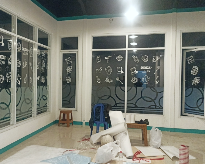 Stiker Kaca Sandblast Hasil Pekerjaan Tukang 09