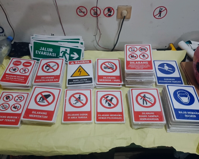 Stiker Signage Hasil Pekerjaan Tukang Sigange 01