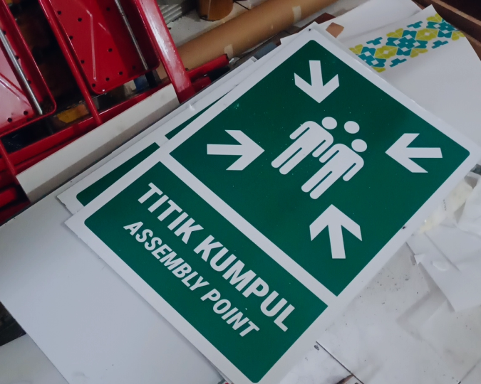 Stiker Signage Hasil Pekerjaan Tukang Sigange 02