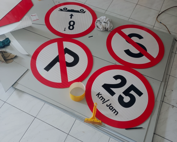 Stiker Signage Hasil Pekerjaan Tukang Sigange 03