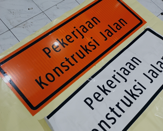 Stiker Signage Hasil Pekerjaan Tukang Sigange 06