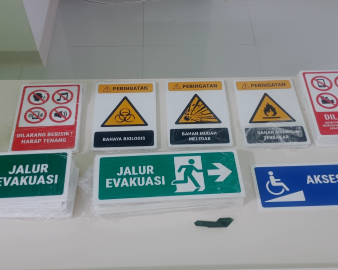 Stiker Signage Hasil Pekerjaan Tukang Sigange 11
