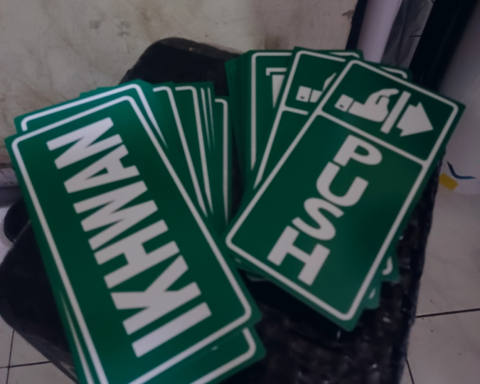 Stiker Signage Hasil Pekerjaan Tukang Sigange 12