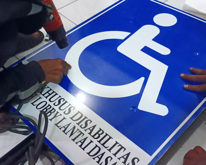 Stiker Signage Hasil Pekerjaan Tukang Sigange 14