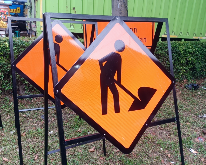Stiker Signage Hasil Pekerjaan Tukang Sigange 16