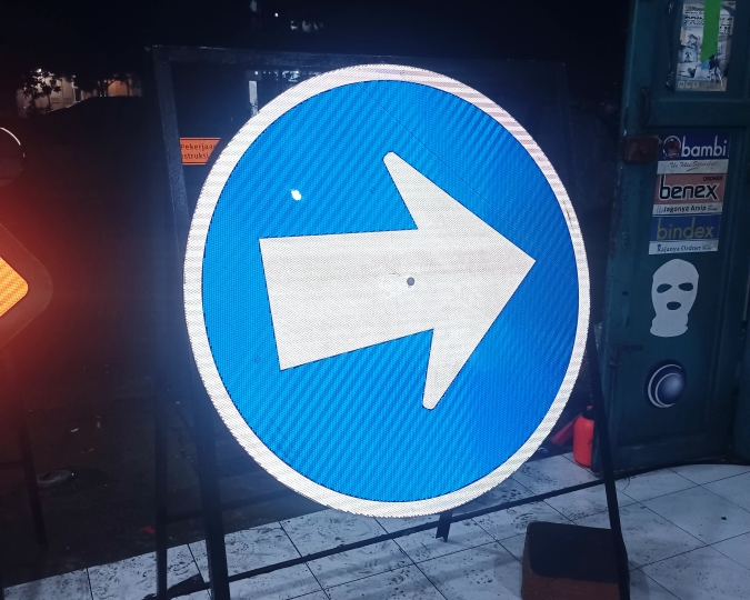 Stiker Signage Hasil Pekerjaan Tukang Sigange 17