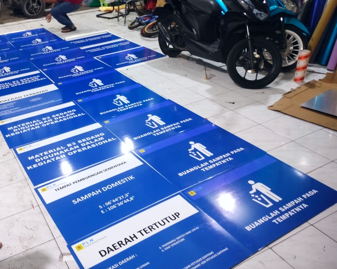 Stiker Signage Hasil Pekerjaan Tukang Sigange 20