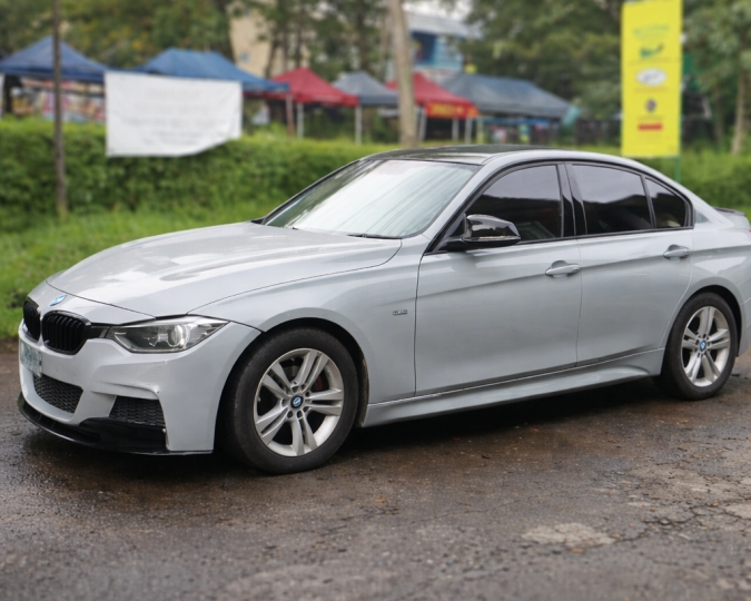Wrapping Kendaraan Hasil Pekerjaan Tukang Mibil BMW