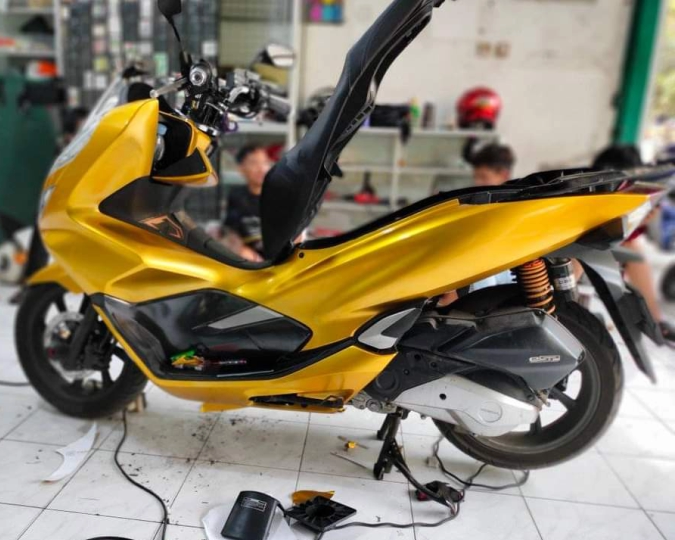 Wrapping Kendaraan Hasil Pekerjaan Tukang Motor Honda PCX